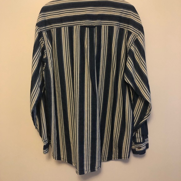 A button up shirt - Picture 3 of 4